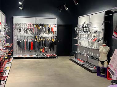 Latexkleidung im Sexshop 18+ Würzburg